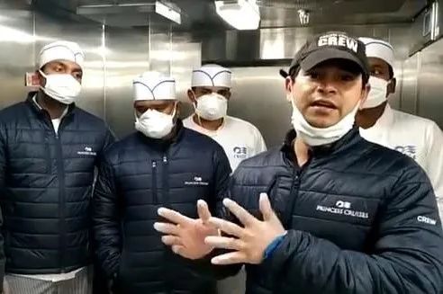「澎湃新闻」日本邮轮的乘客下船，但故事还没结束