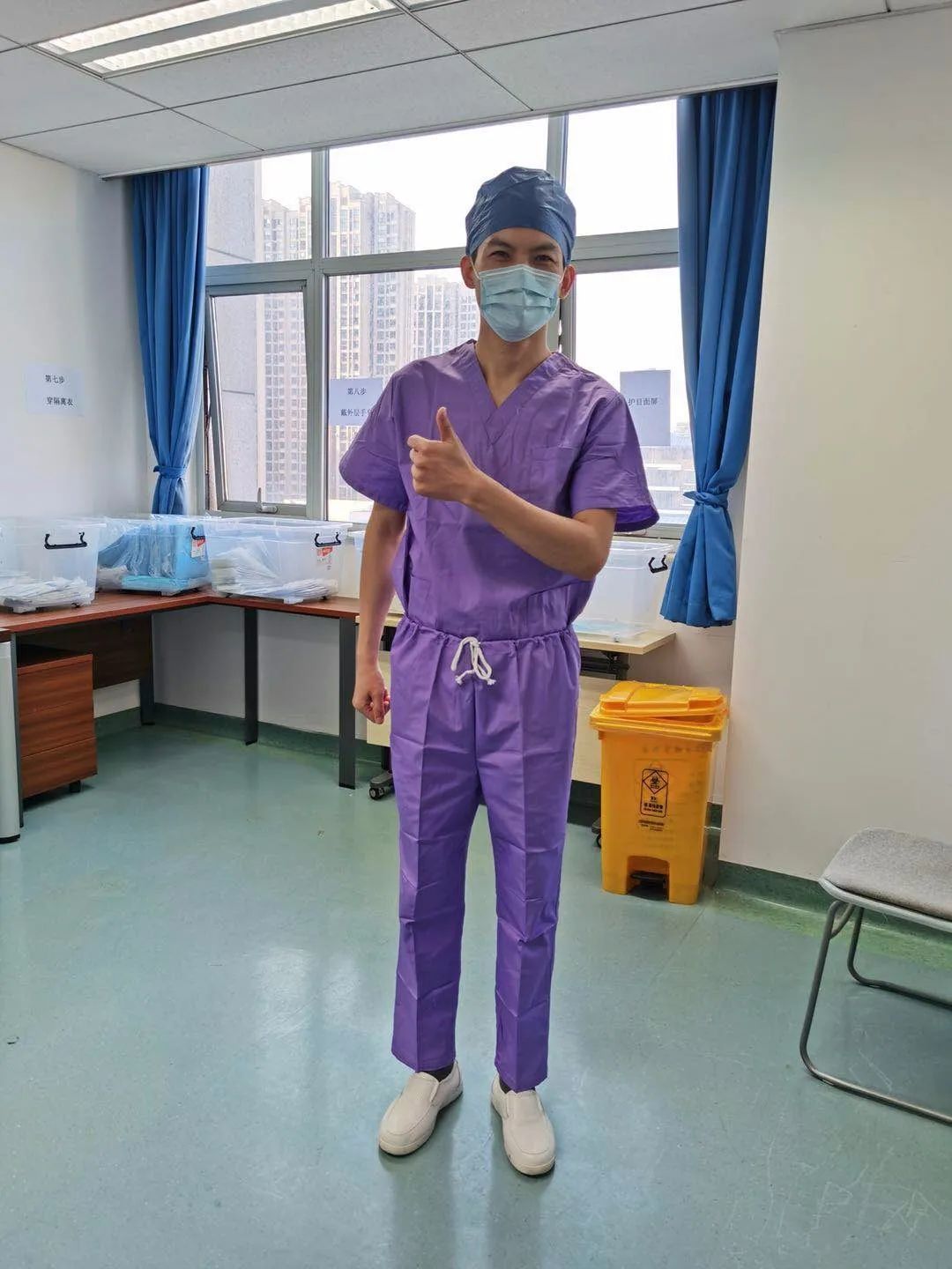 我是山东大学齐鲁医院手术室的一名80后的男护士,我叫宋飞,今天是我在