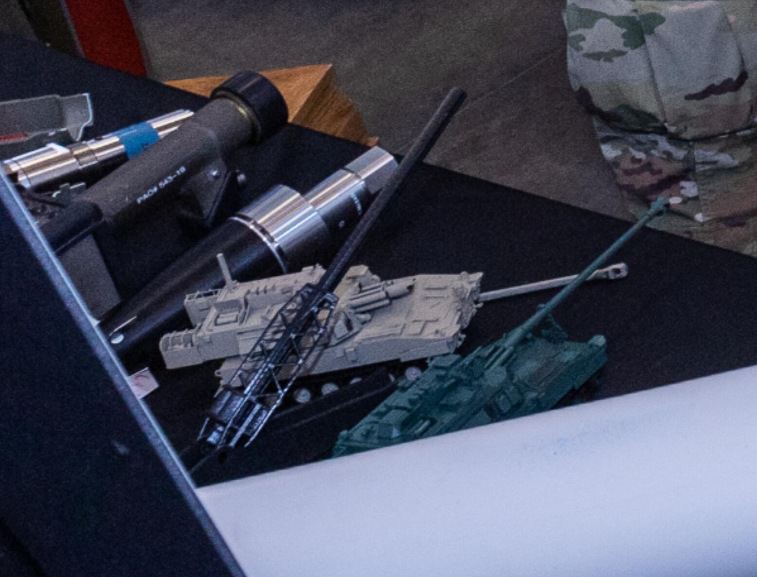 环球网@美军“战略大炮”露真容，射程1600公里，重型卡车才能拉动