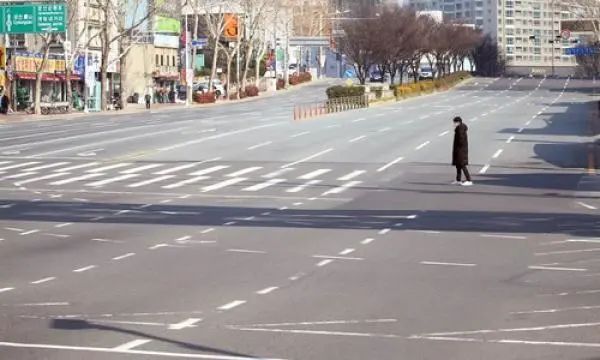 澎湃新闻■韩国累计确诊833例，“若大邱失控疫情将扩散全国”