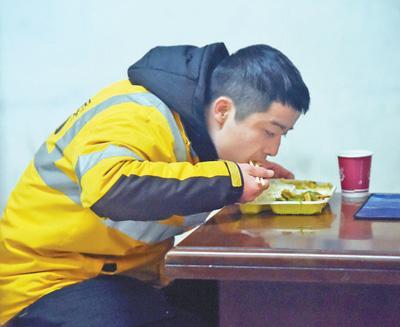 「人民日报」快递的速度 温暖的力量（来自疫情防控一线的报道）