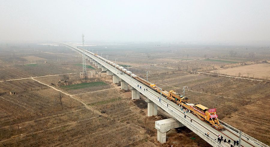 银西高铁陕西段铺轨工程全面复工