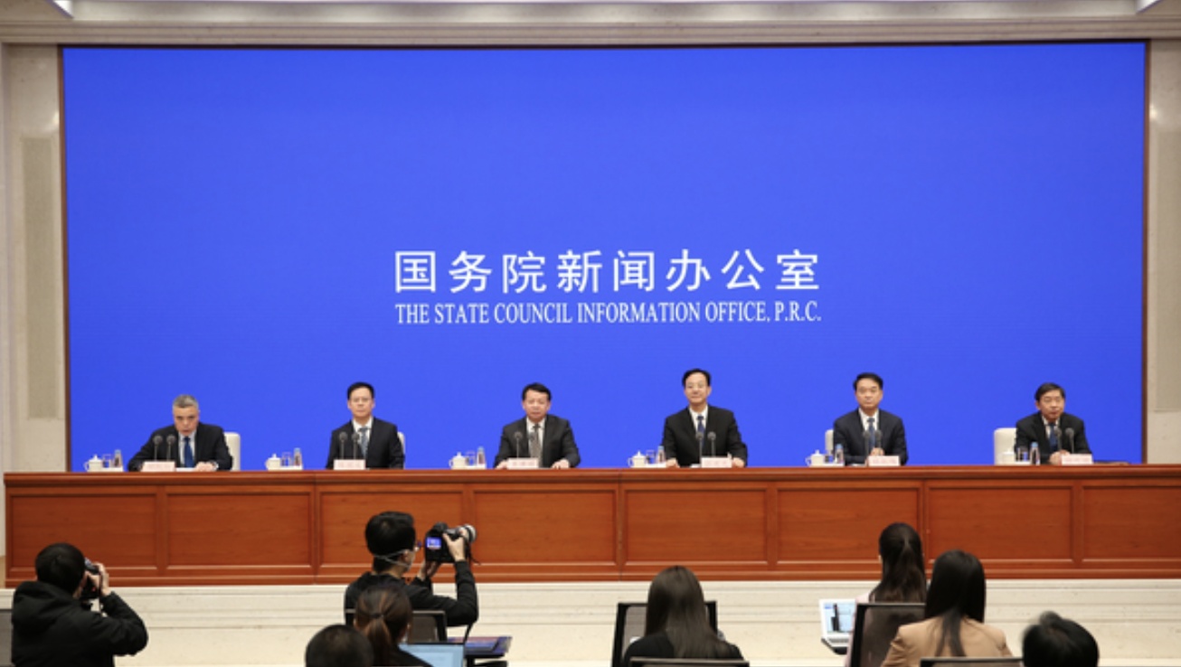 「央视网」公安部：全国查处涉疫情违法犯罪案件2.2万起 查扣伪劣口罩3100余万只