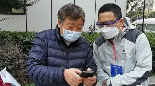 人民网@“铁人医生”，康复出院！