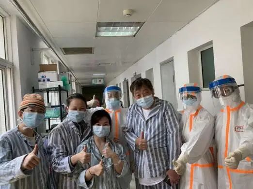 人民网@“铁人医生”，康复出院！