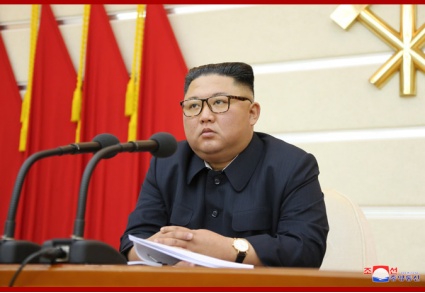 #环球网#金正恩主持劳动党中央政治局扩大会议，讨论严格实行超特级防控措施防范疫情