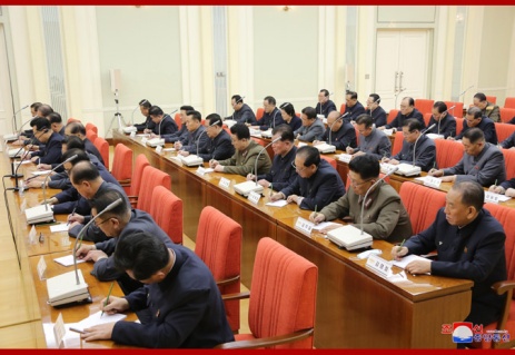 #环球网#金正恩主持劳动党中央政治局扩大会议，讨论严格实行超特级防控措施防范疫情
