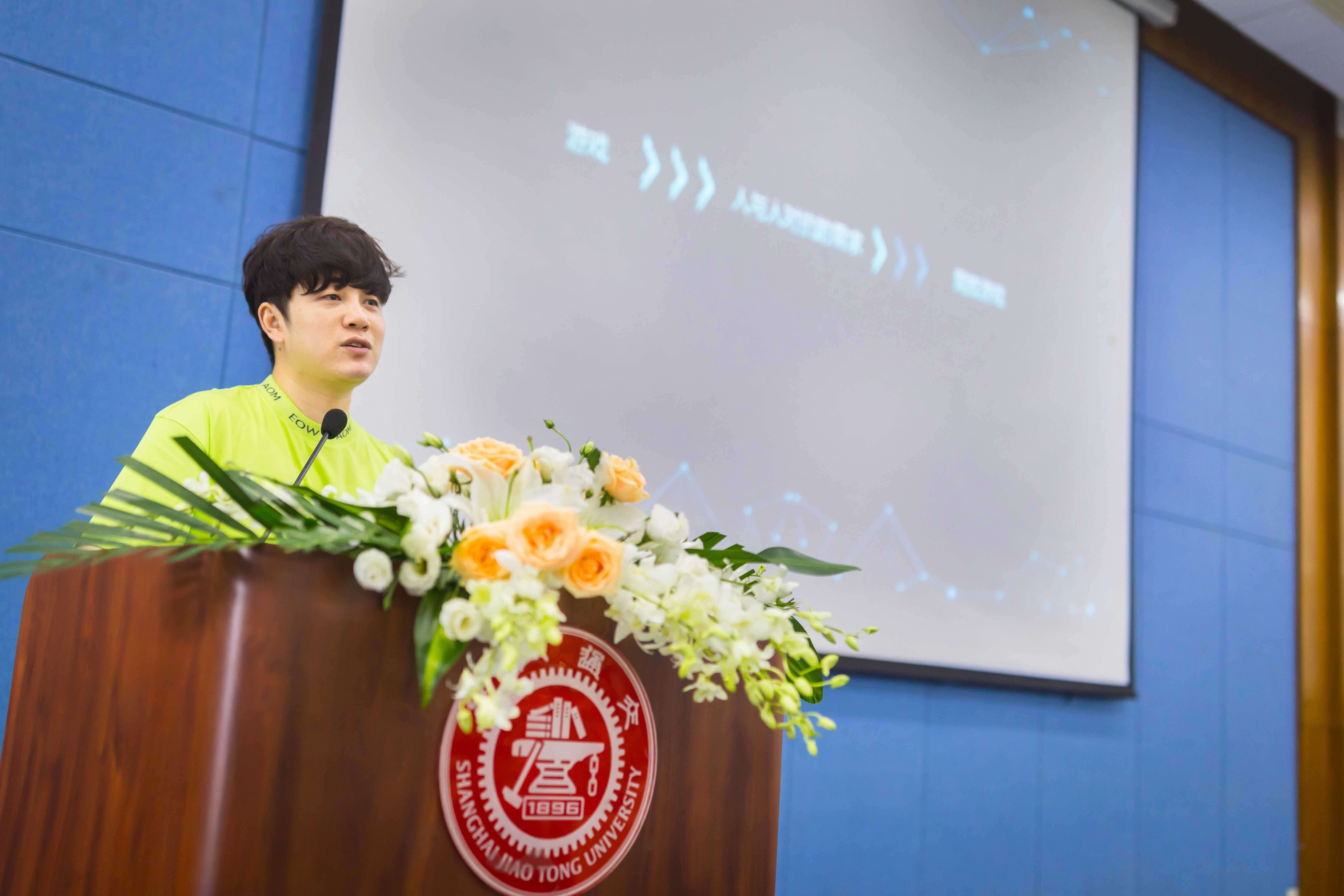 姬星,id:阿布,2012年8月加入teamwe,中国lol首个世界冠军—ipl5冠军