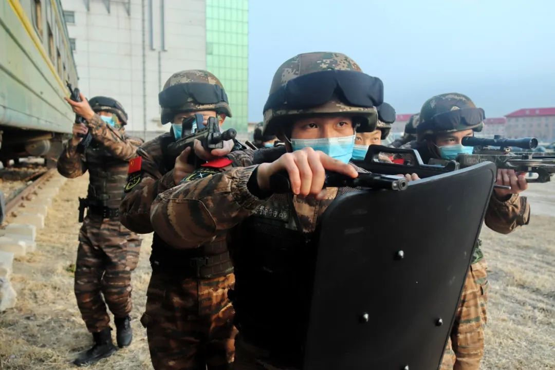 武警官兵抗击疫情图片图片