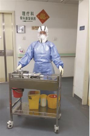 防护服：北京市普仁医院的疫中一月：14张病床一度全部满员