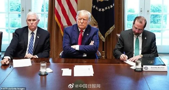 特朗普@特朗普要求几个月内开发出疫苗,NIH院长:都告诉你了至少一年!