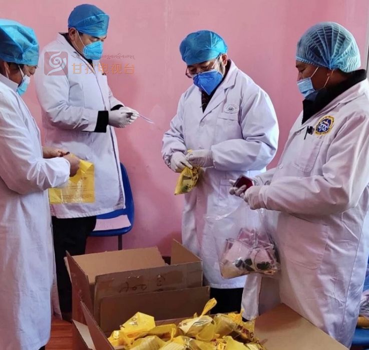 在疫情发生后,州藏医院,德格藏医院,德格宗萨寺藏医院,乡城藏医院和