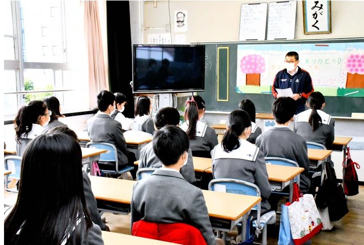 #张凯#中国留学生口述：日本繁华街头人潮依旧 但七成民众戴上口罩