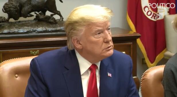 特朗普@白宫就疫情开会谈到“个人防护”,特朗普打趣:几周没碰自己的脸