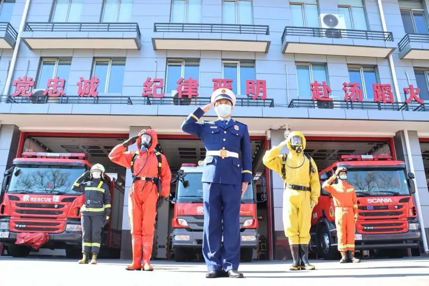 「疫情」背着空呼器，单杠绕卷腹，谁与争锋？