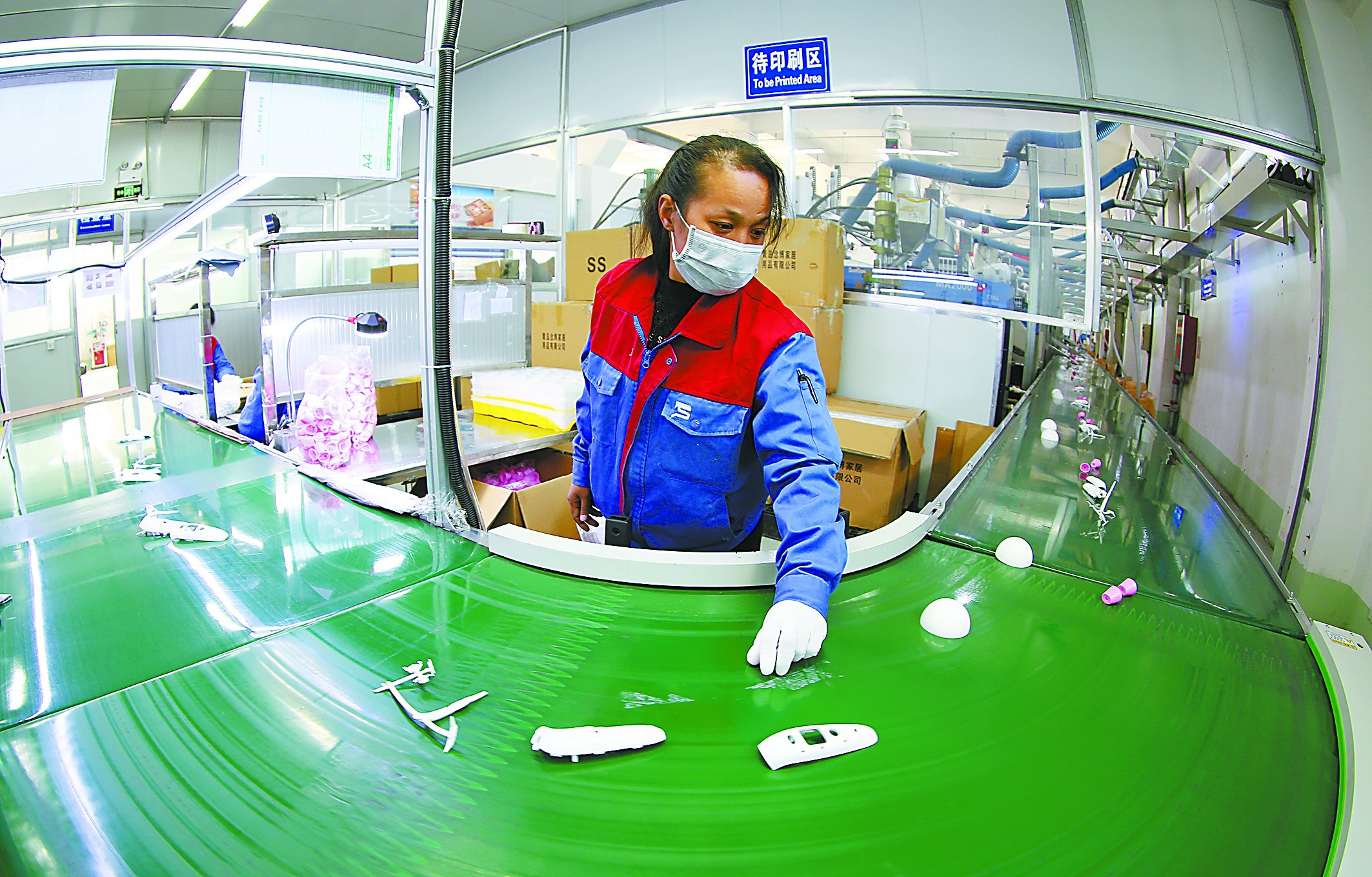 「防护服」防护服、测温仪，增产难在哪里 面料供应紧张红外芯片稀缺