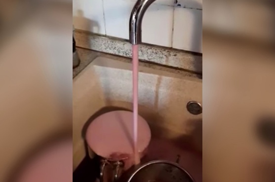 「红酒」意大利村民家中水管流出红酒 原因竟是……