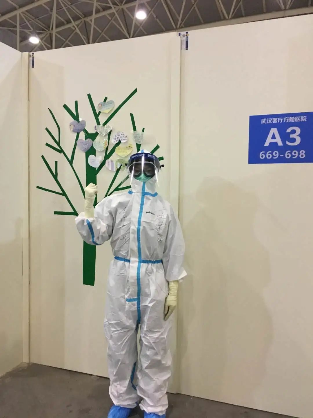 东方医院@【你有多美】高彩萍:方舱医院的“文艺委员”,带着患者一起玩