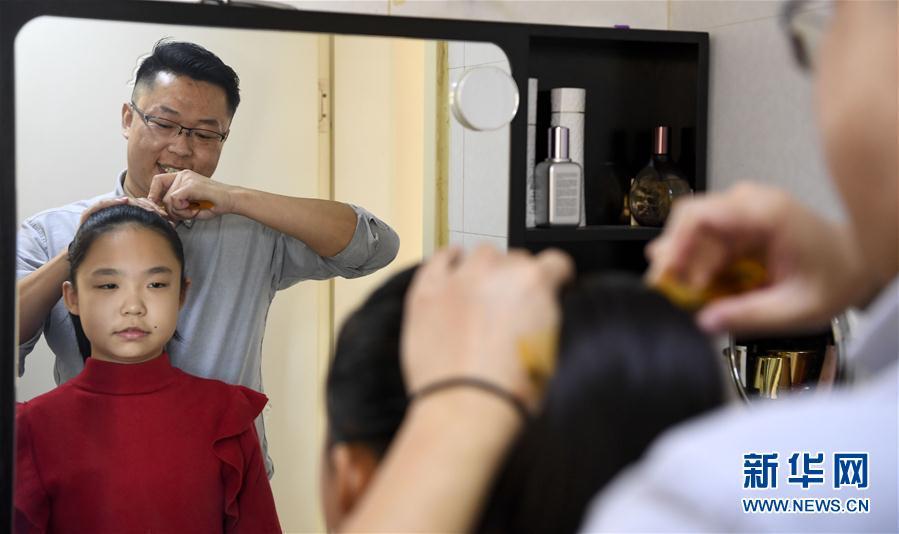 守护家:她保护大家 他守护家