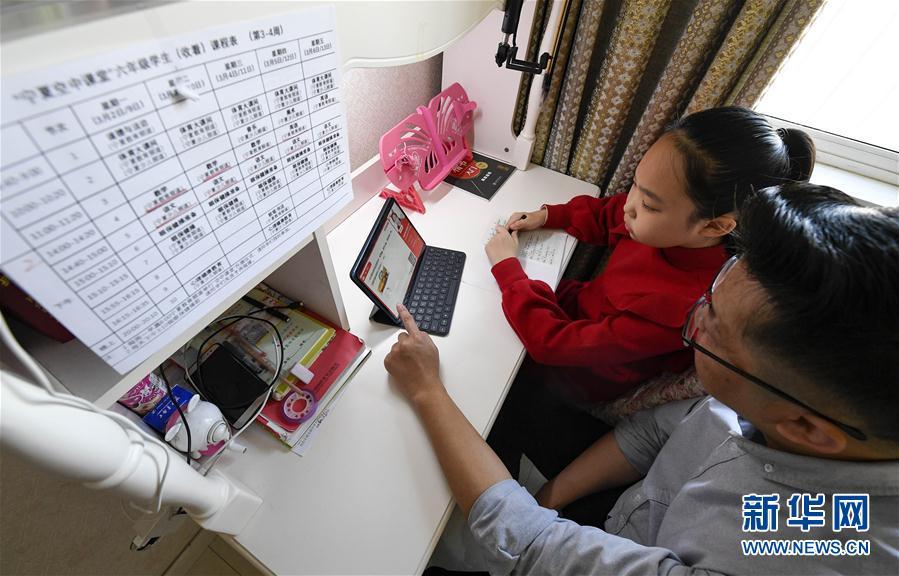 守护家:她保护大家 他守护家