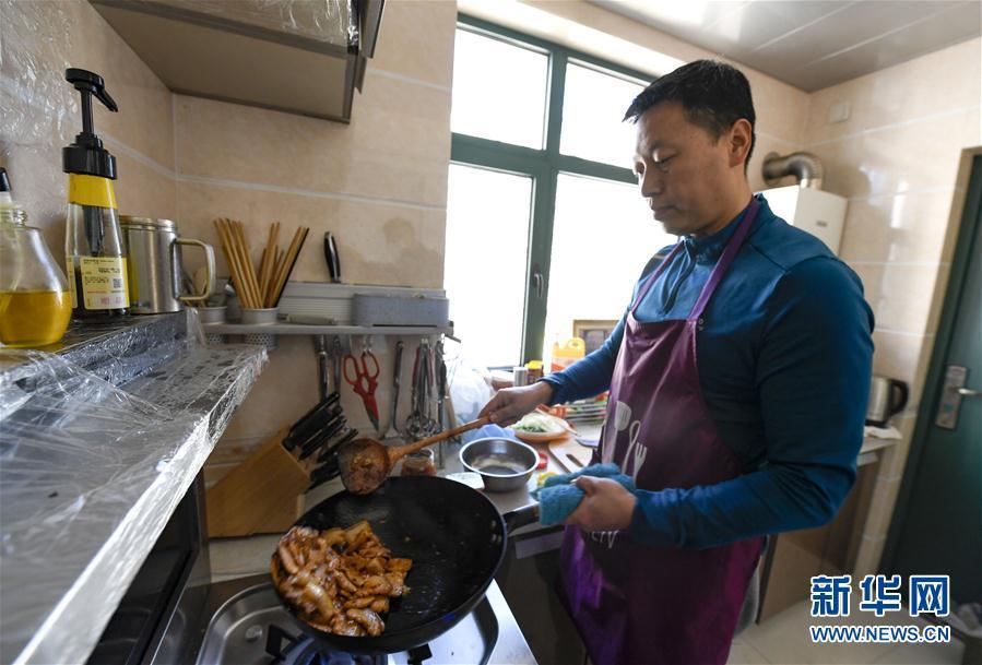 守护家:她保护大家 他守护家