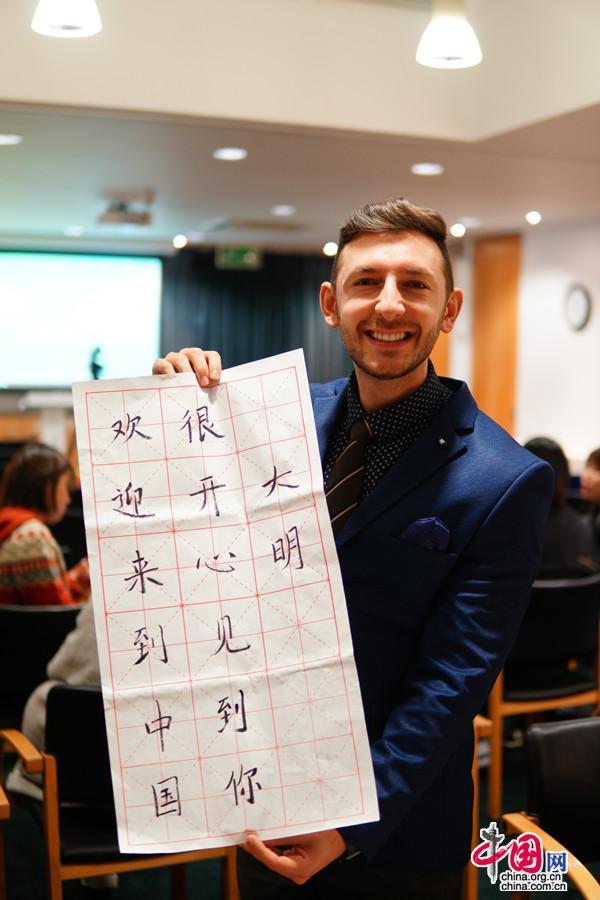 【】【中国故事|战“疫”】外国人“不见外”——心系中国向海外发声 展现中国抗疫成效