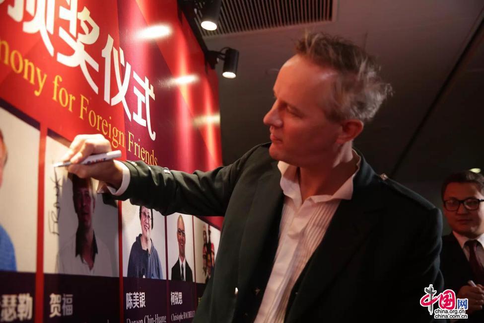 【】【中国故事|战“疫”】外国人“不见外”——心系中国向海外发声 展现中国抗疫成效