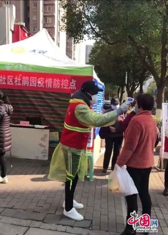 【】【中国故事|战“疫”】外国人“不见外”——心系中国向海外发声 展现中国抗疫成效