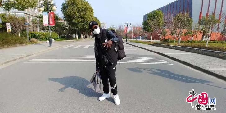 【】【中国故事|战“疫”】外国人“不见外”——心系中国向海外发声 展现中国抗疫成效