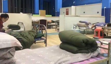 「杨晶」在方舱医院等花开的22天 她用镜头记录下这里的人间百态