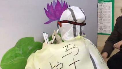 「杨晶」在方舱医院等花开的22天 她用镜头记录下这里的人间百态