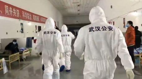 「杨晶」在方舱医院等花开的22天 她用镜头记录下这里的人间百态