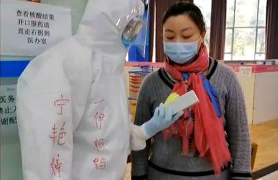 「杨晶」在方舱医院等花开的22天 她用镜头记录下这里的人间百态