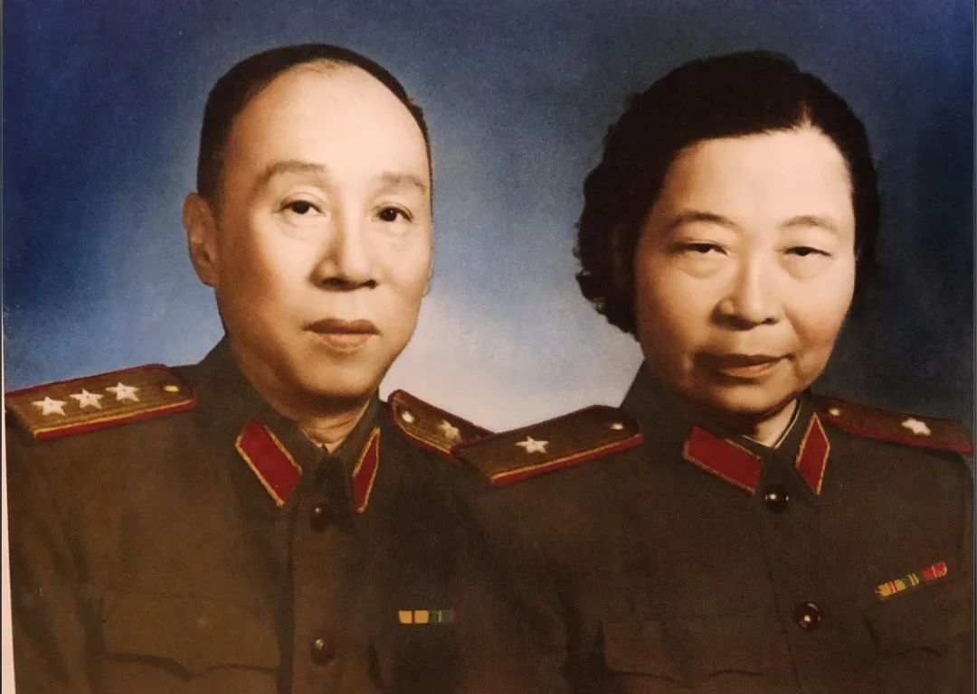 《不渝信仰 不负忠贞 从童养媳到新中国第一位女将军李贞》