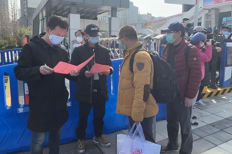 「武汉生活」光明时评：方舱医院，开舱休舱同样传递希望