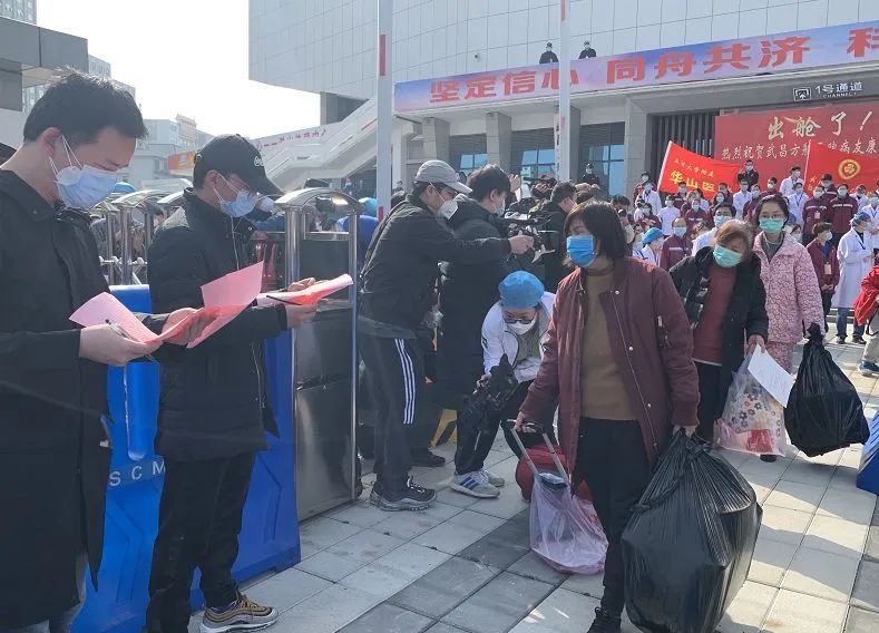 「武汉生活」光明时评：方舱医院，开舱休舱同样传递希望