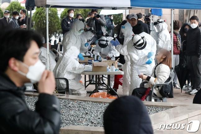 国际社会■韩国首尔办公楼27人集体感染！政府紧急封楼