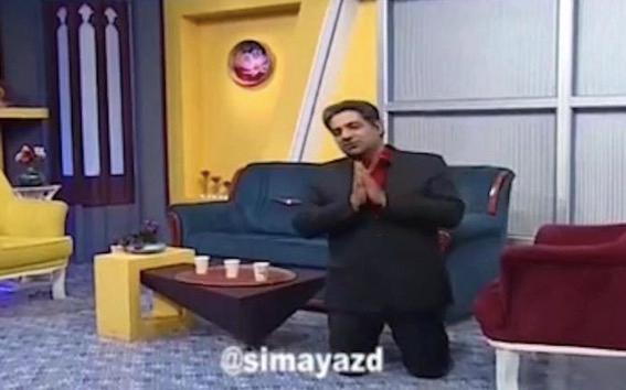 国际：伊朗主持人直播中突然跪下：听我的吧，疫情期间别出门