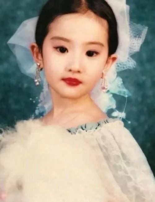 《花木兰》全球照旧首映,武汉姑娘刘亦菲被赞美出天际