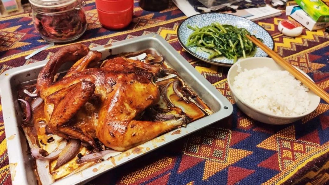 疫情■解锁做饭技能，疫情时期的年轻人正通过三餐的照片进行社交