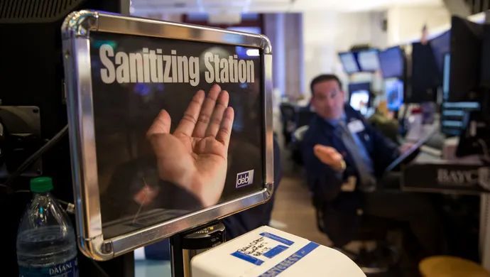 「纽约」美国现状:超市抢购、禁止集会、百老汇熄灯...华人亚裔遭受歧视乃至攻击→