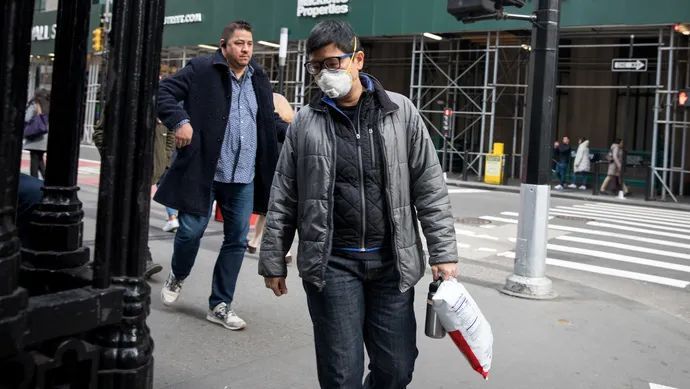 「纽约」美国现状:超市抢购、禁止集会、百老汇熄灯...华人亚裔遭受歧视乃至攻击→