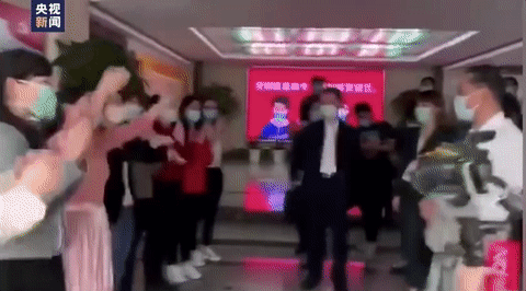 钟南山:钟南山,笑了!网友:看到您笑我们就安心了