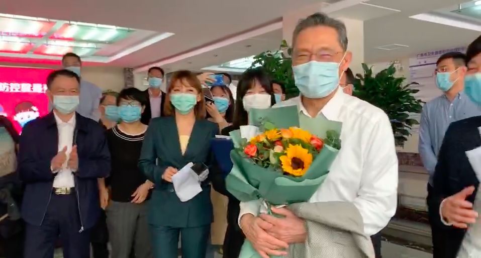 钟南山:钟南山,笑了!网友:看到您笑我们就安心了