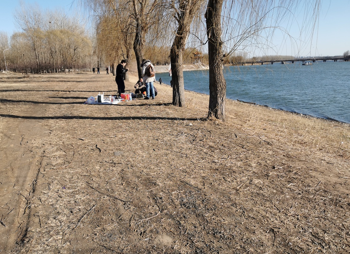 「口罩」不戴口罩、越警戒线、户外野餐,现在没到放松警惕的时候