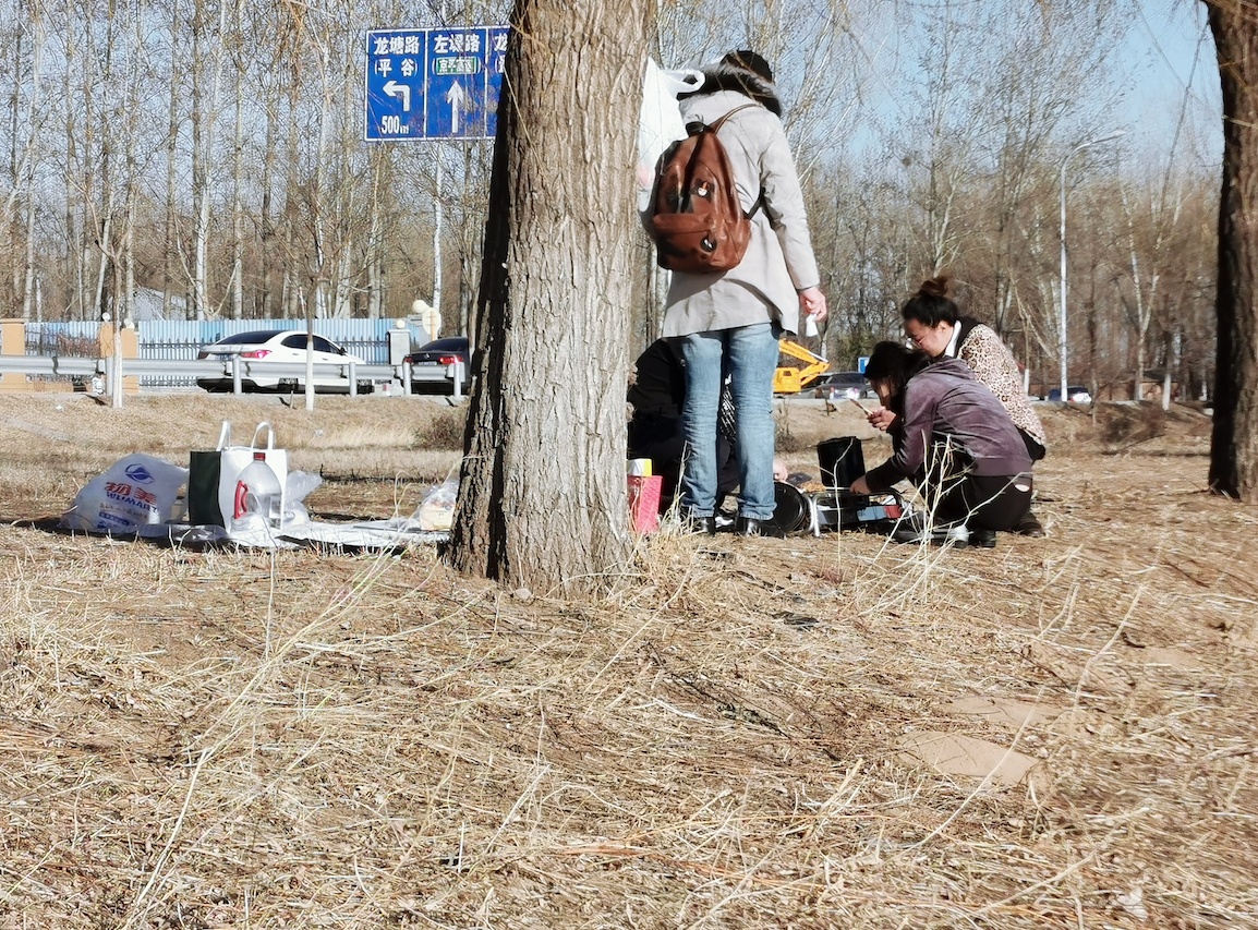 「口罩」不戴口罩、越警戒线、户外野餐,现在没到放松警惕的时候