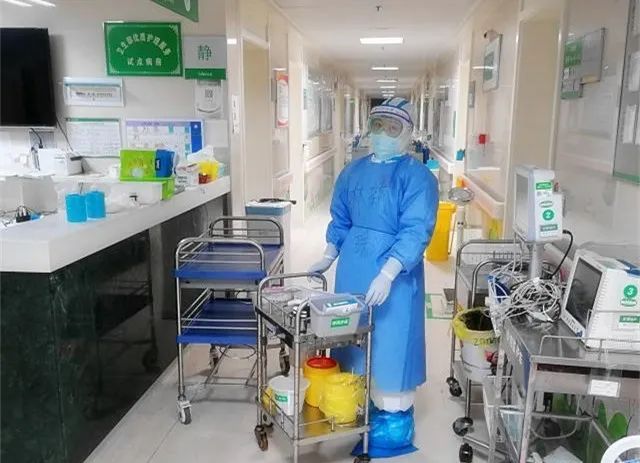 『时政』给一线医务人员送编制，他们值得！