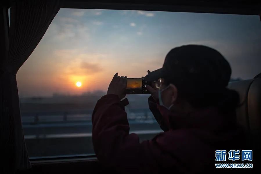 ▲参考快评 | 听了这样的评价，既让人欢喜，又难免有些忧虑