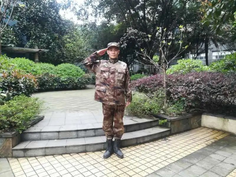 「社会」这组一线队员与家人的隔空照，实在有点甜！
