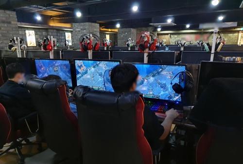 初中生■韩国一初中生停课期间泡5天网吧 确诊新冠肺炎